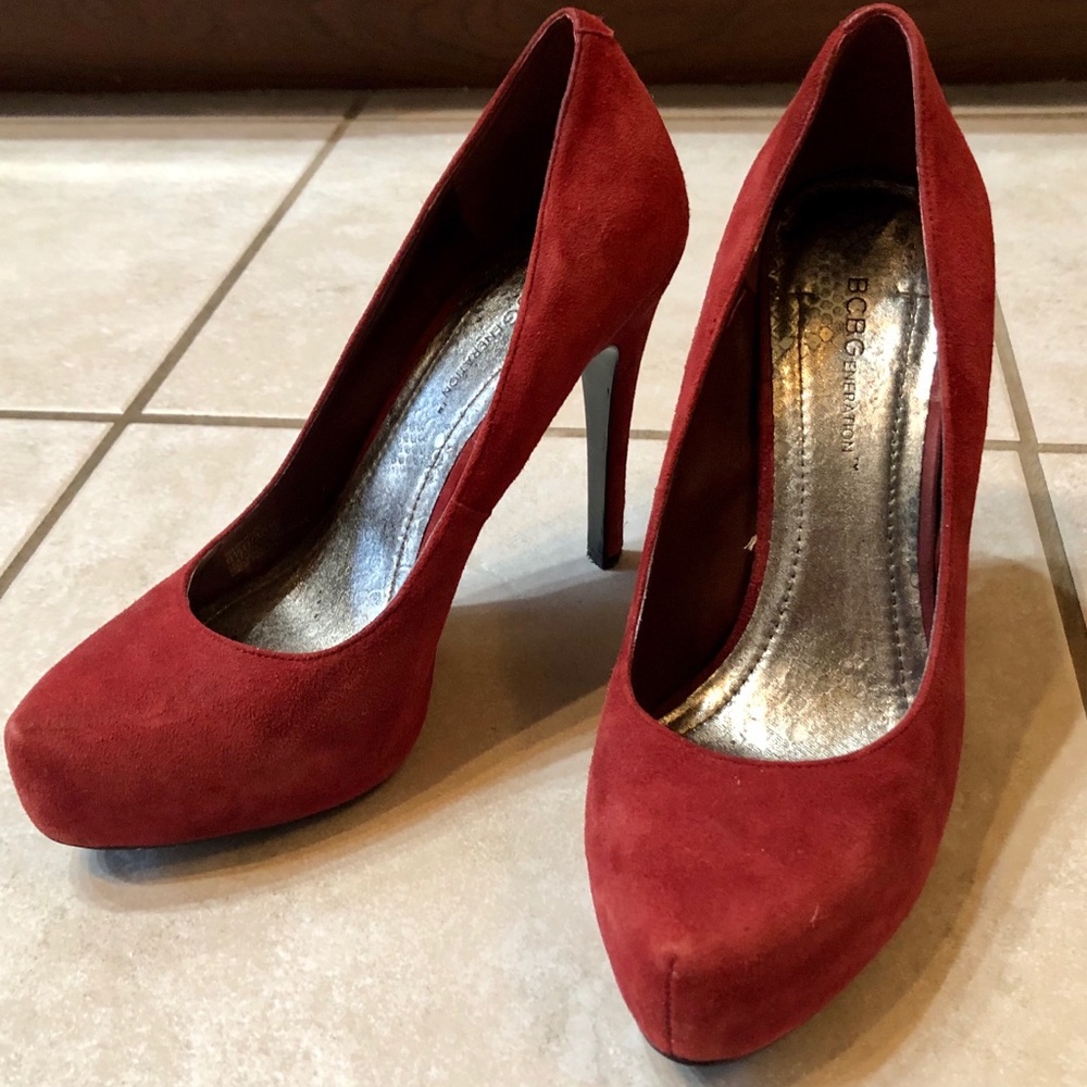 BCBGeneration Red platform pumps - Picture 3 of 8